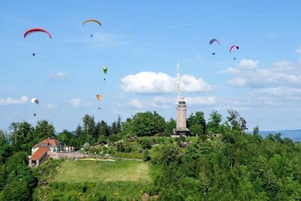 Gleitschirmverein Schwarzwaldgeier auf dem Merkur in Baden-Baden | Hotel am Sophienpark
