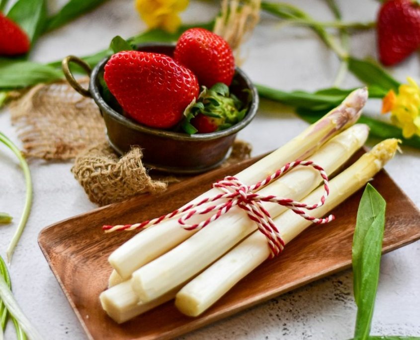 In Baden genießt man saisonale Produkte von hoher Qualität, dafür ist die badische Küche berühmt, Spargel, Erdbeeren, Kratzeder oder frische Forellen mit passendem badischen Wein dazu sind eine Delikatesse