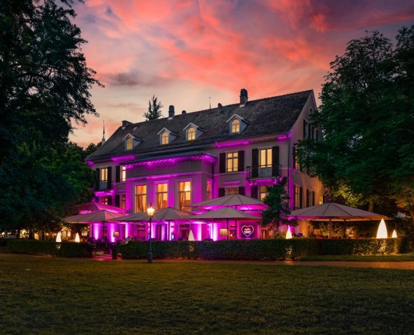 RIZZI the Restaurant liegt direkt mit seine großen Außenterrasse an der Lichtentaler Allee in Baden-Baden