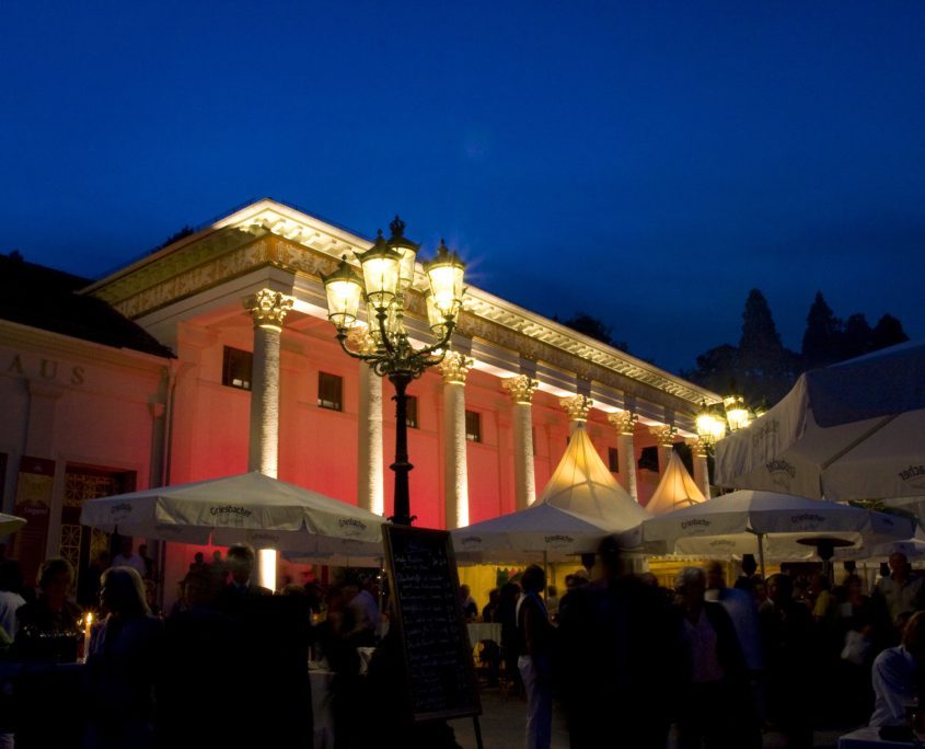 Livemusik, tolles Essen, guter Wein. So gehen die Baden-Badener Sommernächte vor dem Kurhaus
