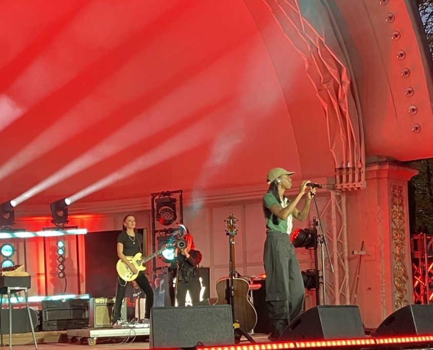 Cat Burns trat 2022 beim SWR3 New Pop Festival in Baden-Baden auf und begeisterte das Publikum wie bereits beim Ed Sheeran Konzert in münchen,