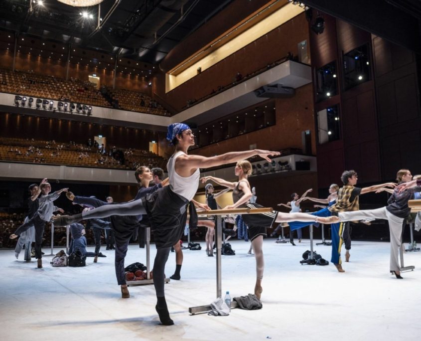 Die  bildet den Auftakt des Tanzfestivals des Hamburger Ballett Ensembles in Baden-Baden. Festspielhaus, Kurhaus und Theater sind Locations für ganz unterschiedliche Aufführungen