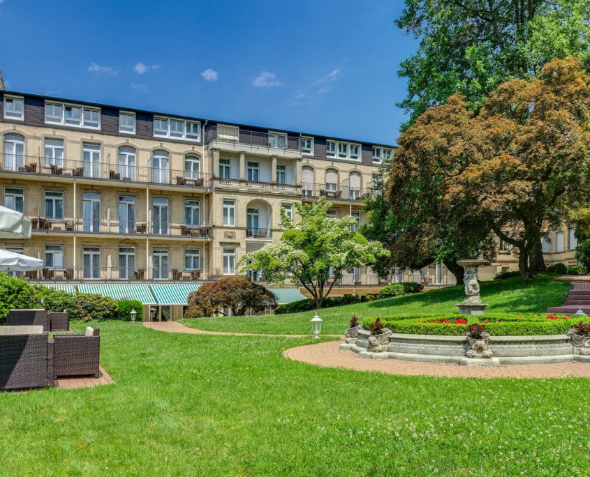Mitten in der Innestadt von Baden-Baden können Sie entspannte Stunden im Hotelpark des Hotel am Sophienpark genießen