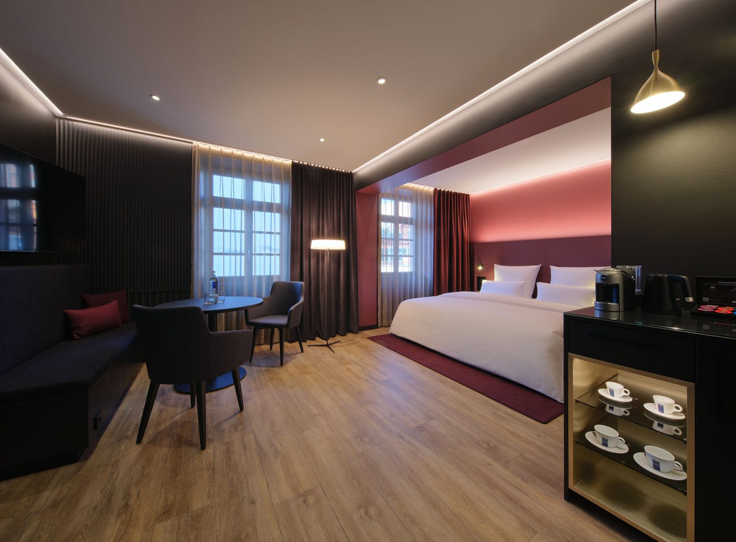 Superior Zimmer in der Dependance des Hotel am Sophienpark in Baden-Baden bieten angenehme Größe mit Sitzgruppe, Minibar, Kitchenette, KLimaanlage, 