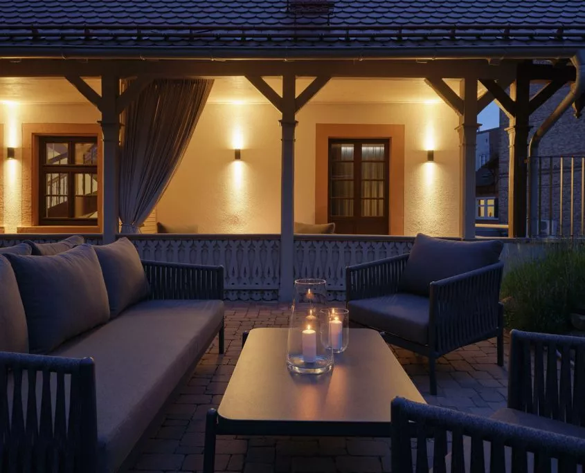 Die Dependance des Hotel am Sophienpark bietet an lauen Sommerabenden eine wunderschöne Veranda zum Sitzen