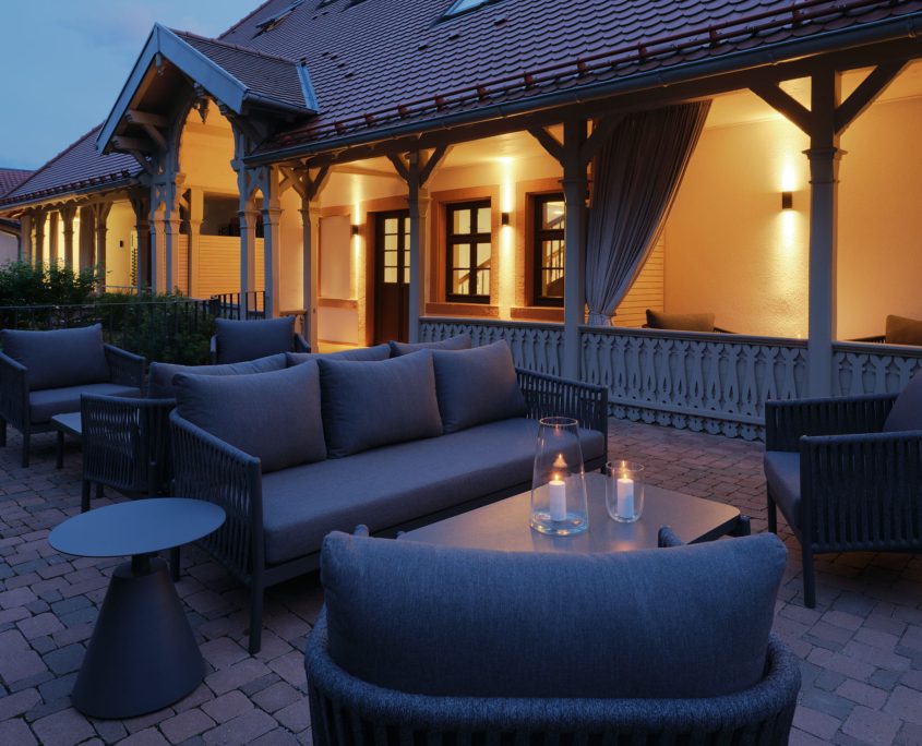 The Dependance Veranda is a wonderful place to relax. It is located directly at the hotel park of Hotel am Sophienpark.