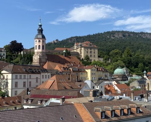 Vom Dach des Hotel am Sophienpark in Baden-Baden hat man einen atemberaubenden Blick. Man sieht in die Alstadt