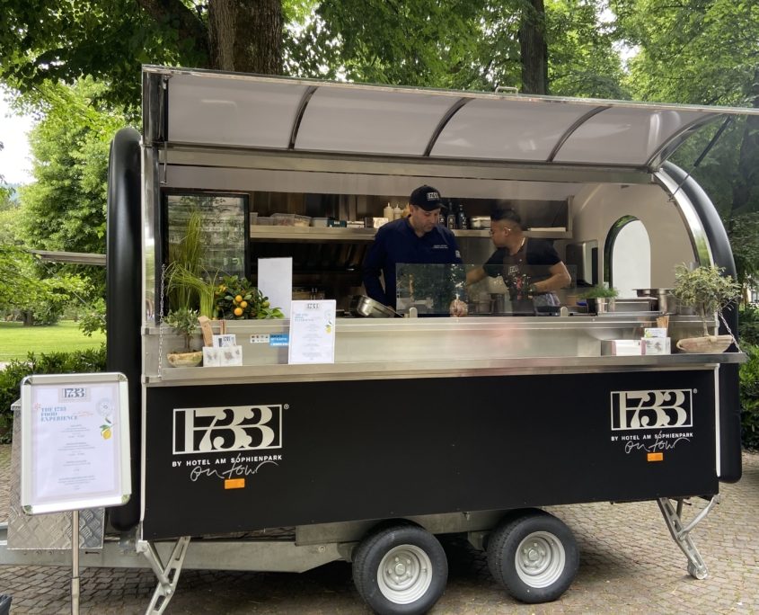Jochim Altvater und Lionell Haas sind mit dem 1733 Foodtrailer & Catering auf Tour in Baden-Baden und Umgebung