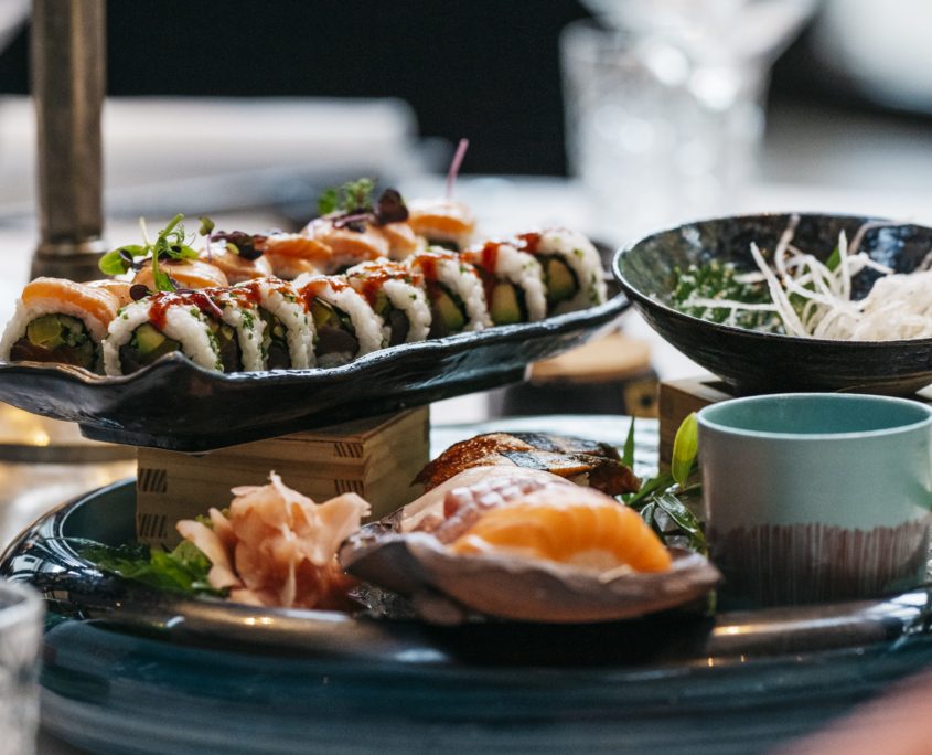 Das Restaurant The Grill bietet während der Late Night Show "Deep Rouge" eine feine Suhi Auswahl an.