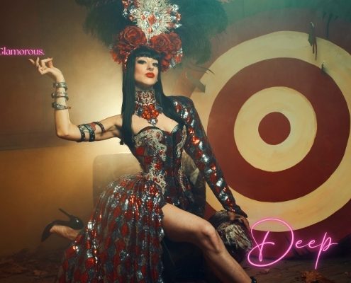 Mit „Deep Rouge“ feiert die UHDE ART BOX den Einzug ins Casino Baden-Baden. Eine Late Night Show der UHDE ART BOX
